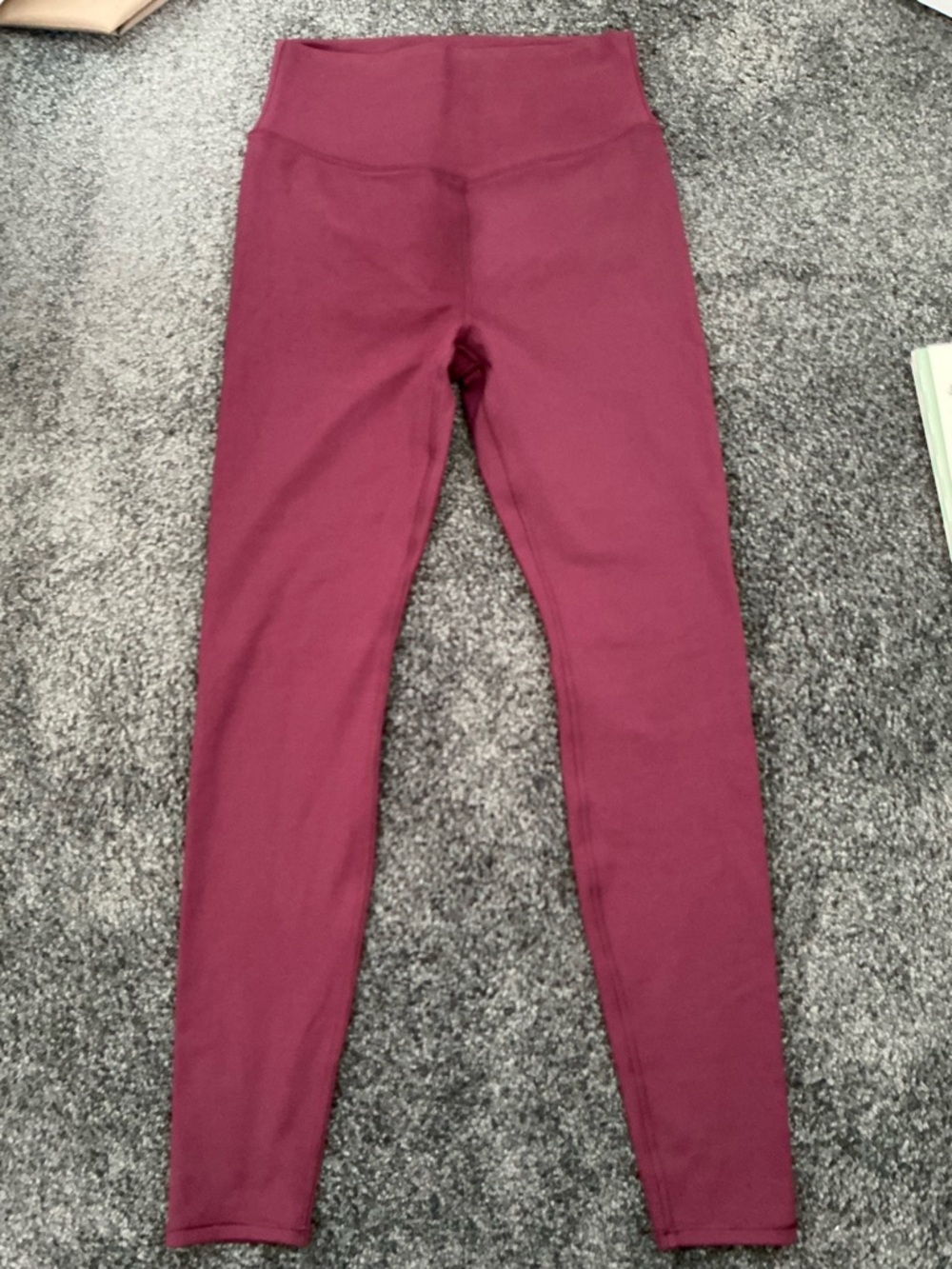 Vuori Women's High-Waist Leggings in Plum